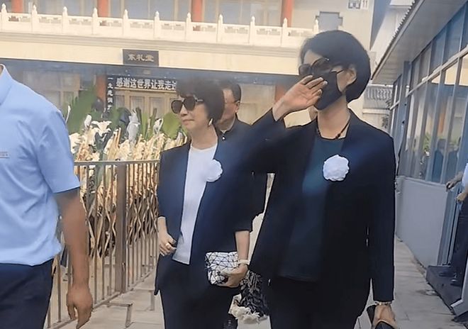 卖点还是原谅?勒布朗重返热火卡在帕特·莱利这道坎上