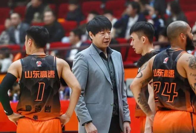 张子宇下半场爆发独砍23+13率队逆转:近4战场均20+10初显统治力