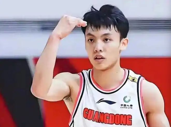 震惊！网传上海女房东二手房交易进行到一半，突然当场飙泪，中介坐在旁边手足无措