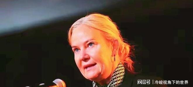 征兵办快坐不住了？14亿人，怎么就招不着几个不戴眼镜的兵呢？