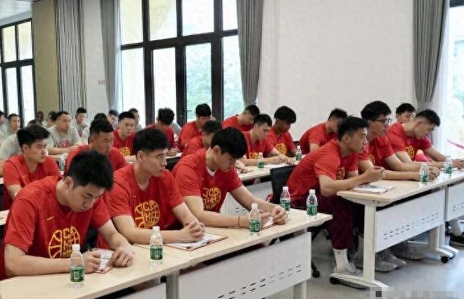 前员工称反映食安问题后,家人遭威胁、女友被开除,1点点:沟通无果后提牛奶找到其老家,没有威胁