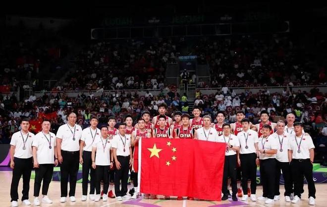 统治力!76人四巨2K27能力值全超90 詹姆斯大帝均92马克西93布朗95