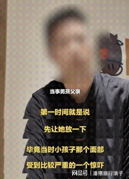 汪小菲抱5个月儿子外出散步,正脸被曝光,软软萌萌,胖乎乎的