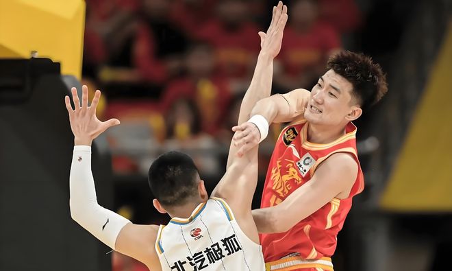 雄鹿总经理:交易字母哥是无比艰难的决定 可能是对的也可能是错的