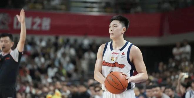 Shams:麦科勒姆与老鹰队达成1年2100万美元提前续约合同