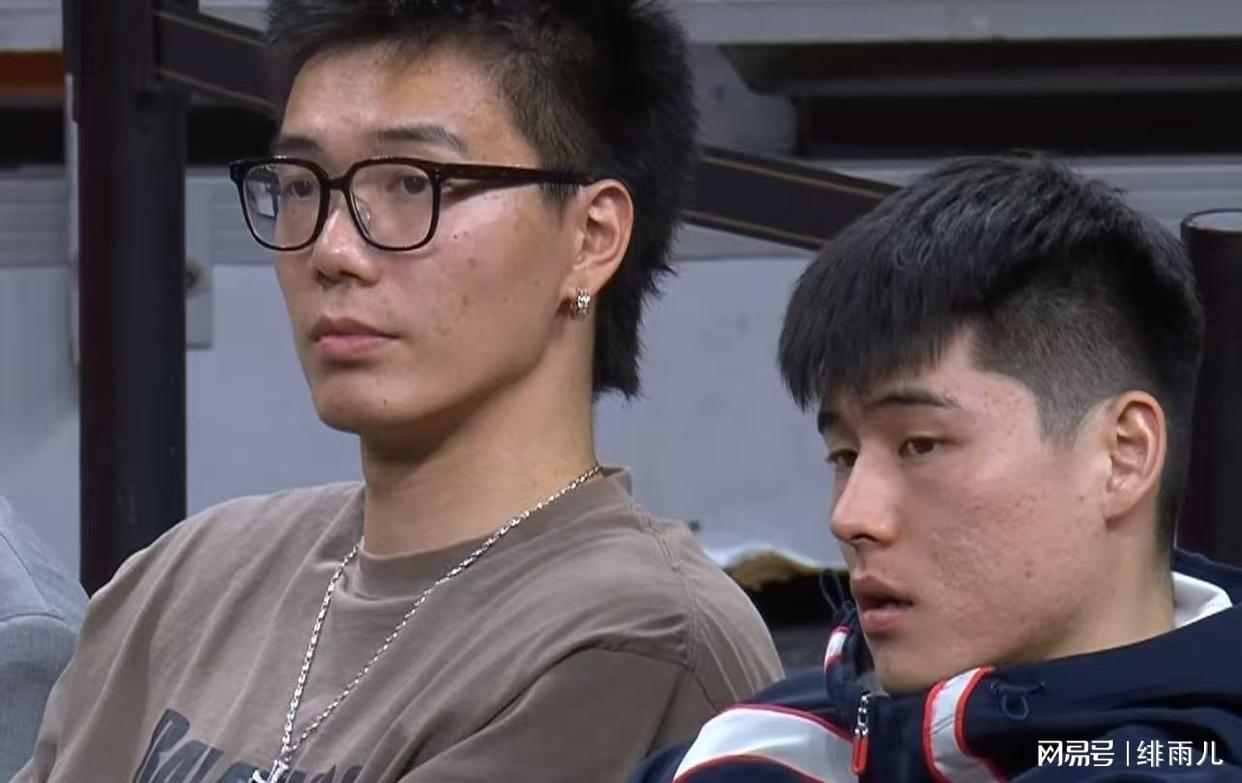 震惊！网传上海女房东二手房交易进行到一半，突然当场飙泪，中介坐在旁边手足无措