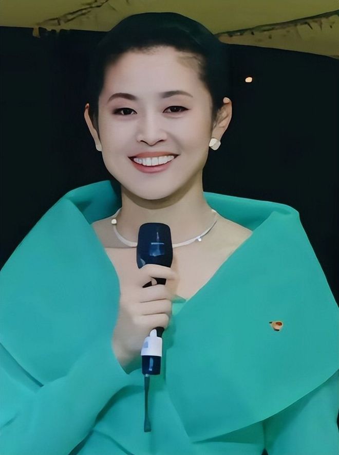 U17男篮首节吊打喀麦隆!张懿赵杰统治局势,全民皆兵输出太多!