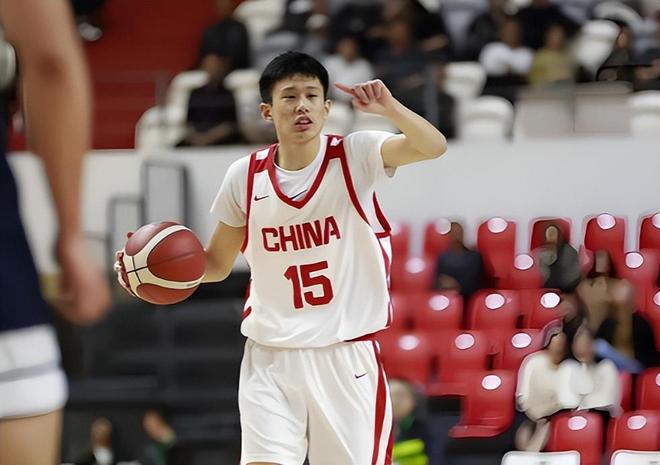 篮板第2+两双第1!中国女篮15岁1米90新星崛起:联手新版李梦冲四强