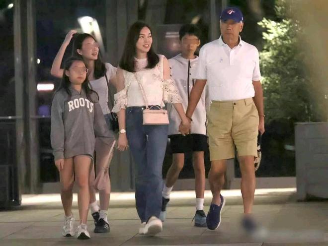 “原来韦神和王虹的差距这么大!”人民日报连发多轮报道,才令人看清现实
