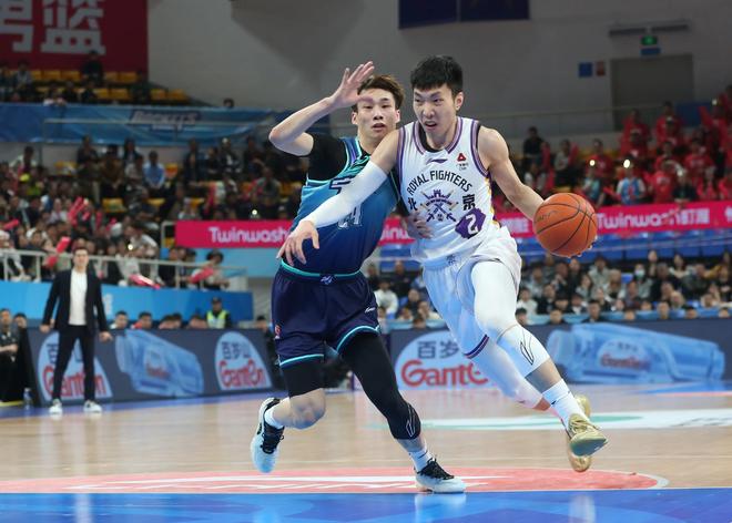 又是阴阳合同?雄鹿给底薪球员疯狂涨薪,NBA官方介入调查