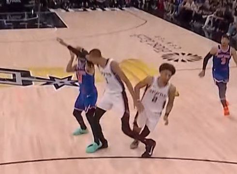 大爆发！韩旭17分钟19+5+2帽 赛季新高+全场最高率自由人大胜