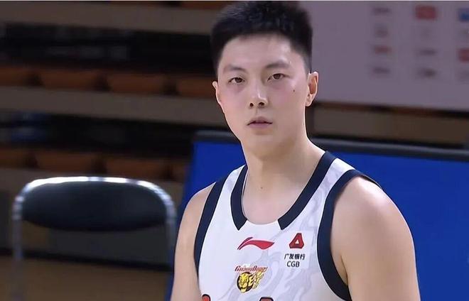 Shams:麦科勒姆与老鹰队达成1年2100万美元提前续约合同