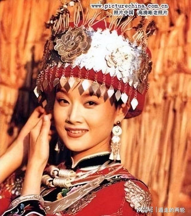北京男篮外援升级，将签约31+4+5季后赛得分王，锋线大将续约留队