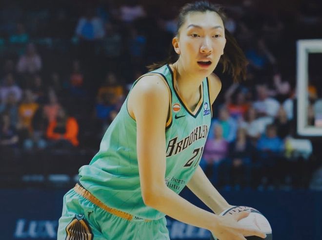 NBA夏联：爵士力克灰熊 榜眼彼得森25+12探花布泽尔18+7+4