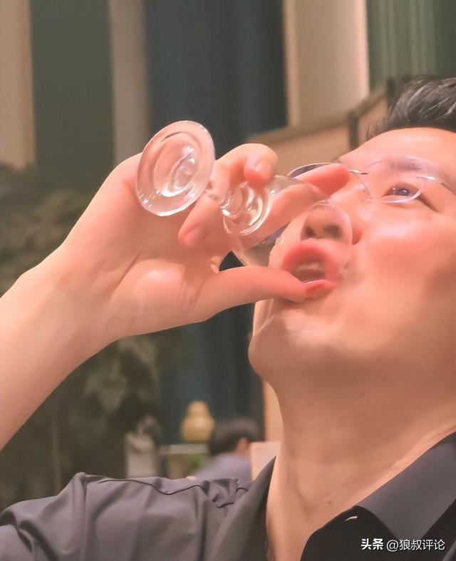 张雪峰曾说过，真正有远见的父母，不会把小学六年浪费在钢琴、机器人、舞蹈等兴趣班