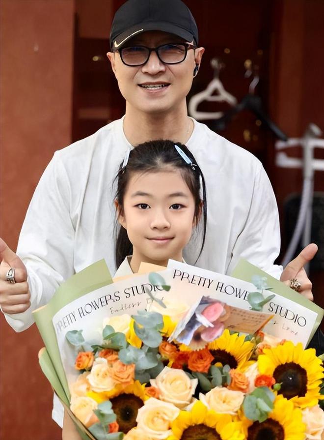 记者：切尔西仍在持续关注尤文边卫坎比亚索，球员想去巴萨