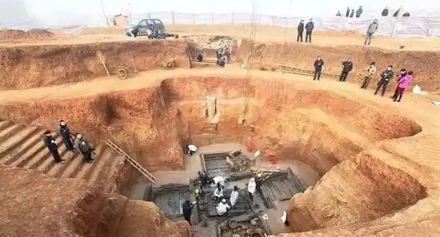 29岁中国女子在泰国遭4名男子绑架,被抢走手机、肘击嘴部,带往泰缅边境途中跳车自救!此前一名通过网络认识的“朋友”叫她到泰国玩几天