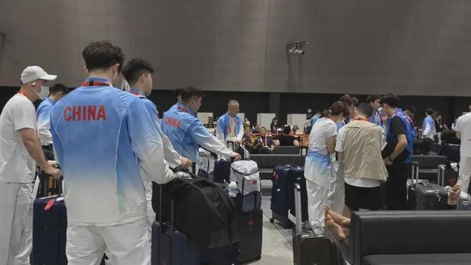 奥尼尔透露在组建球队时，他会选择勒布朗·詹姆斯，而不是科比