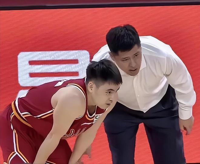 又是阴阳合同?雄鹿给底薪球员疯狂涨薪,NBA官方介入调查