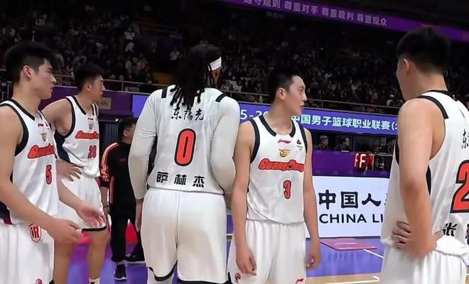 美国4:1大胜巴拉圭，看台上坐满明星大腕