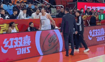 王虹获奖后感言:很幸运能够在合适的时间遇见合适的人,得到正确的引导