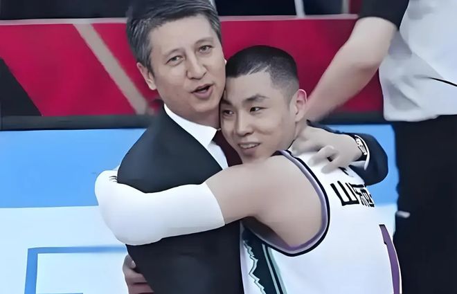 杨一鸣:球队状态是上升趋势,高温是我们的主场优势