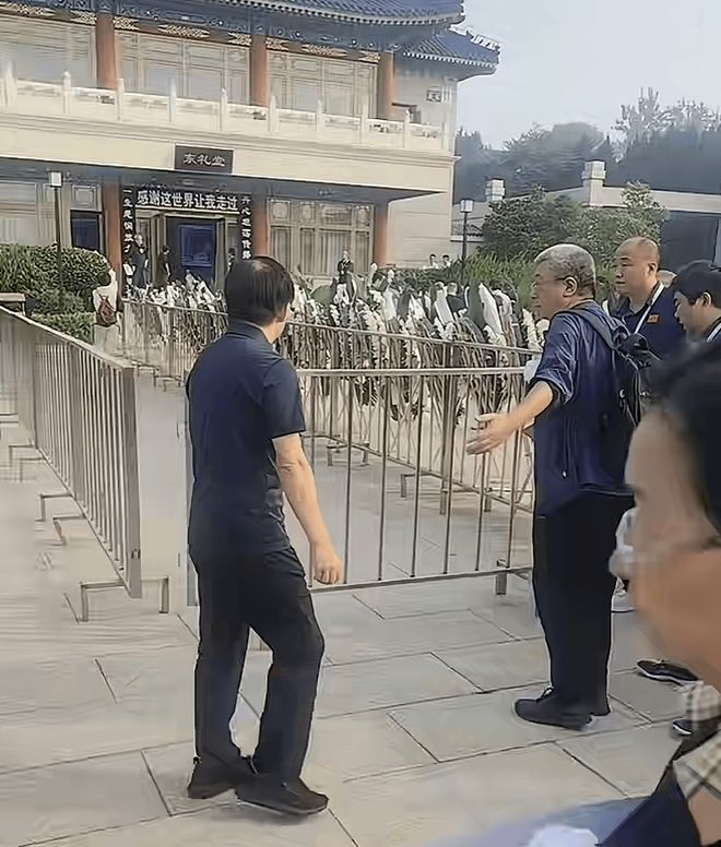 卖点还是原谅?勒布朗重返热火卡在帕特·莱利这道坎上