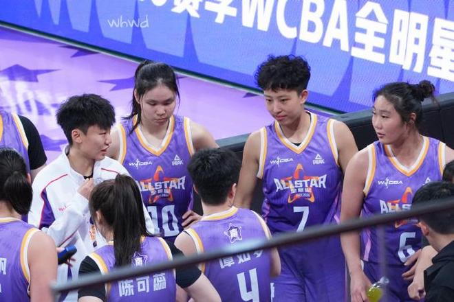 NBA夏联：湖人双加时补篮绝杀热火 卡尔26+8沃特森制胜球