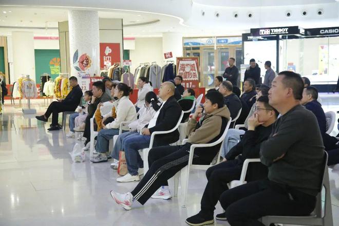 官方:海港旧将巴尔加斯加盟阿根廷俱乐部门多萨,签约2年半