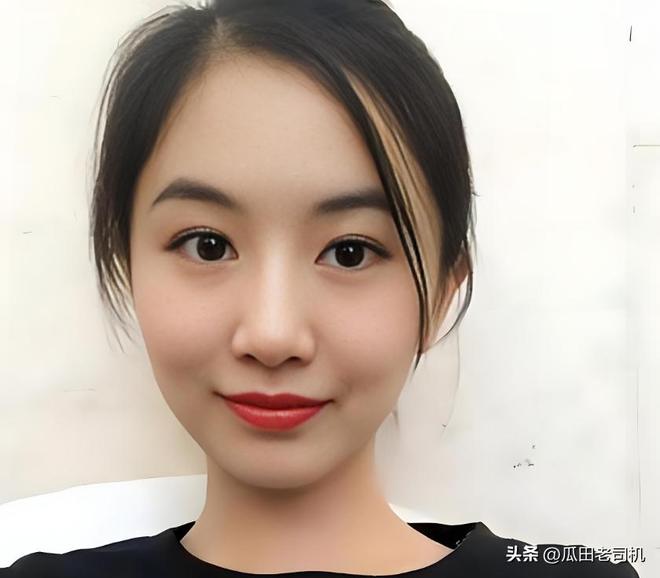 “底裤都露出来了，谁敢录你？”女生一袭红色超短裙面试教资，结局不出所料