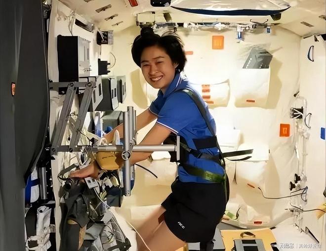 记者:山东高速教练组加班加点研究,讨论新赛季外援选择问题