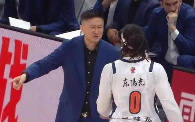 美国4:1大胜巴拉圭，看台上坐满明星大腕