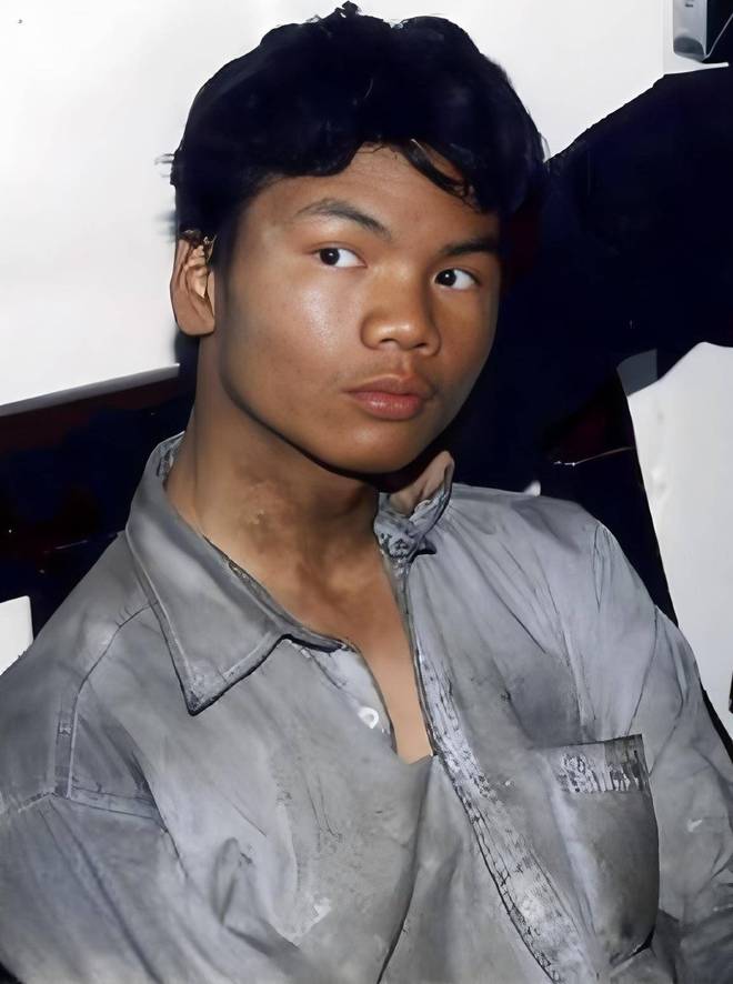 罗湖海关在一男性旅客的行李、烟盒及裤子口袋多处发现藏匿的活体甲虫,共计8只